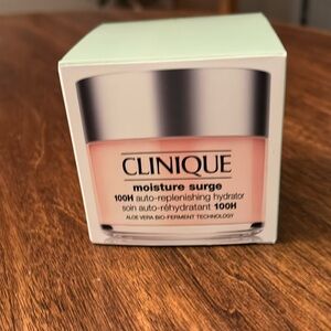 Clinique moisture surge